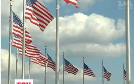 В США приспустят флаги в честь траура в Париже