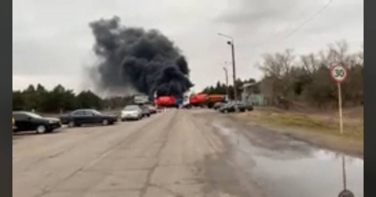 В Энергодаре продолжается бой на блокпосту: оккупанты обстреляли жилой дом