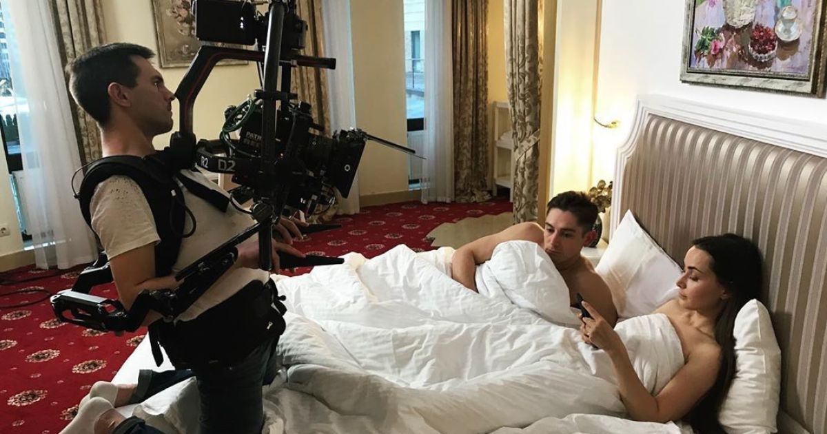 Мутировавший коронавирус, звездные подарки на Николая, откровенности "Холостячки": главное на ТСН.ua за 20 декабря