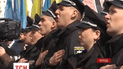 Присяга поліцейських у Чернівцях закінчилися романтичним освідченням