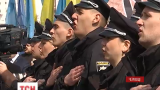 Присяга поліцейських у Чернівцях закінчилися романтичним освідченням