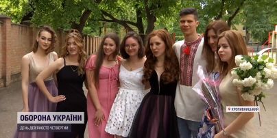 Випускний вечір: для 11-класників-переселенців влаштували свято