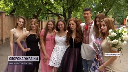 Випускний вечір: для 11-класників-переселенців влаштували свято