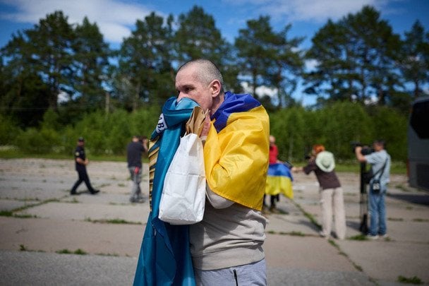 Серед звільнених бійці "Азову" та 58 офіцерів: Лубінець розповів перші подробиці обміну (відео)