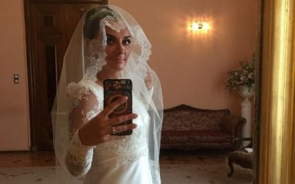 Елена Ваенга в свадебном платье сообщила, что выходит замуж
