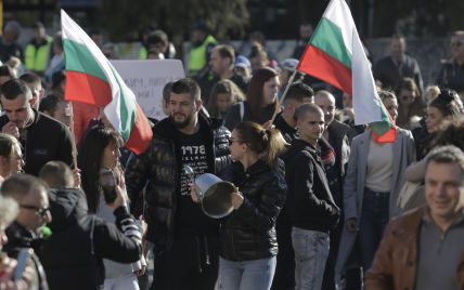Відвідуваність впала на 80%: у Болгарії працівники ресторанів вийшли на протести проти COVID-сертифікатів