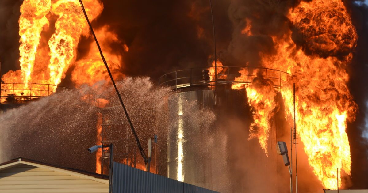 Всего к тушению пожара привлечено 45 единиц пожарной и специальной техники и пожарных 218 / © Государственная служба Украины по чрезвычайным ситуациям