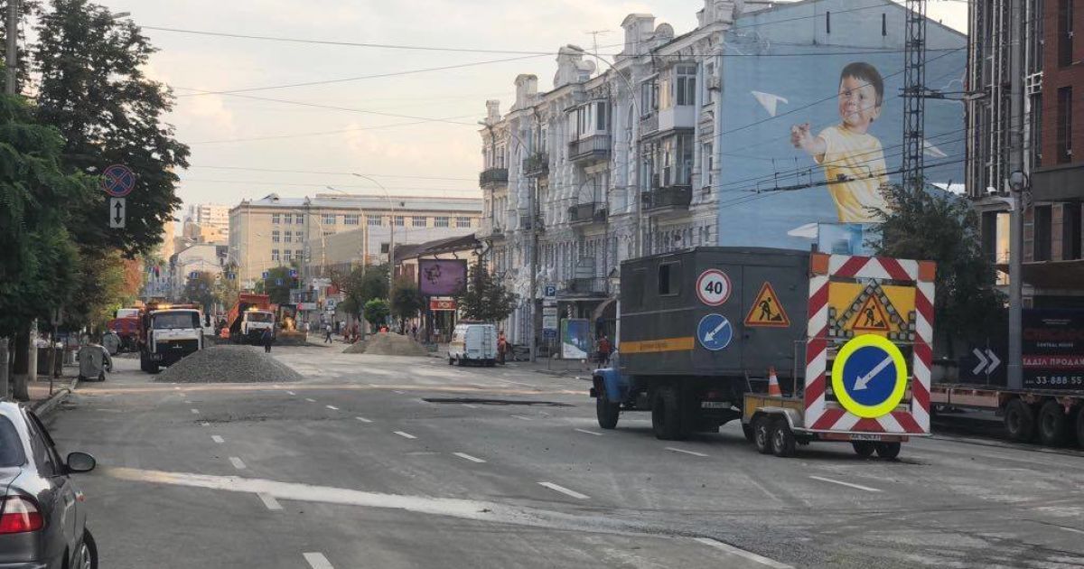 Столичная власть назвала причины разрушения асфальта на Антоновича