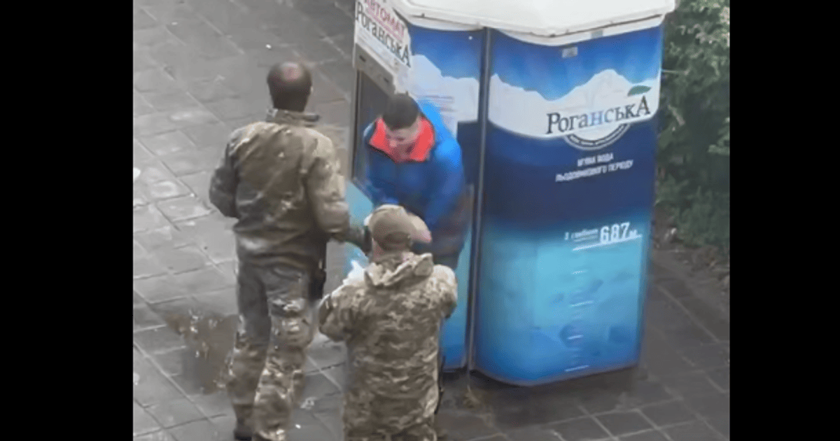 Скриншот з відео бійки