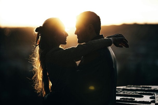 Невербальні ознаки, що чоловік в вас закоханий / © unsplash.com