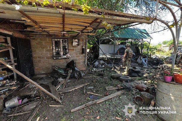 РФ обстріляла спальний район Марганця / © Національна поліція України