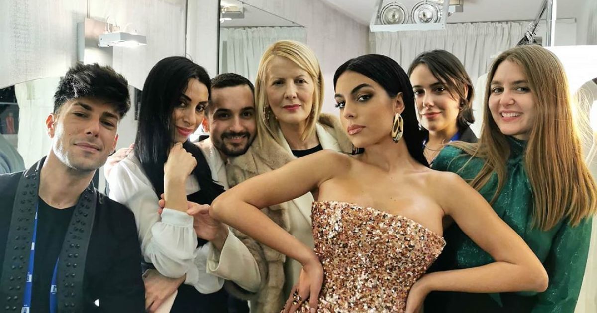 Наречена Роналду спокусливо позувала у сукні з глибоким декольте на кінофестивалі (відео)