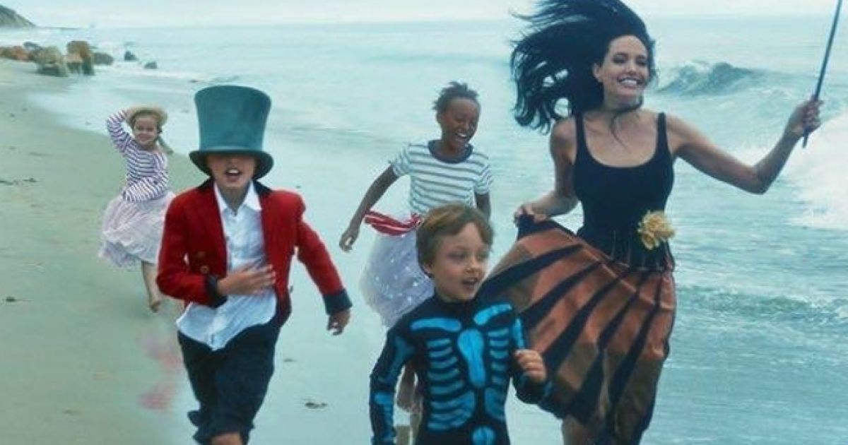 Джоли снялась в семейной фотосессии / © vogue.com