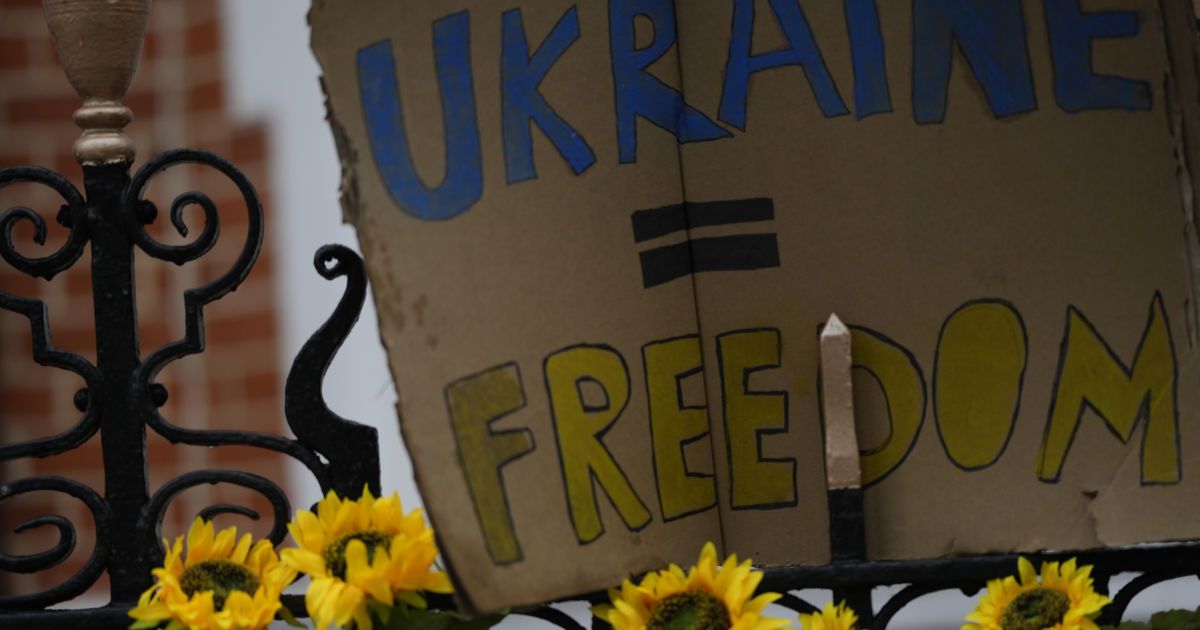 "Ще жити і жити": у Маріуполі від обстрілу росіян загинув 16-річний школяр