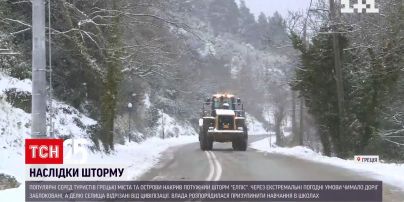 У Греції вирують хуртовини, засніжило популярні серед туристів курорти | Новини світу