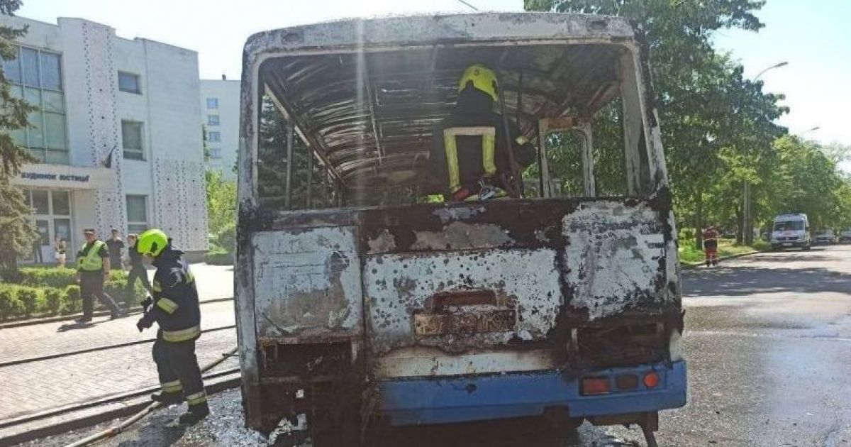 У Києві згорів автобус