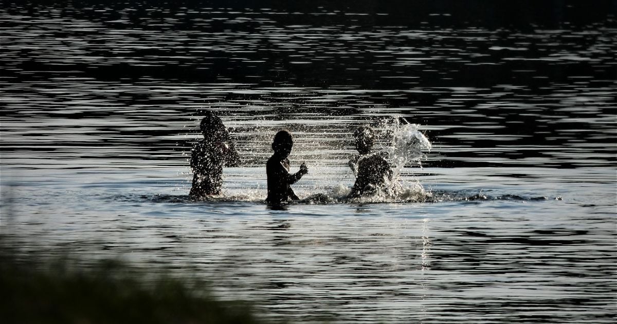 Мати гукала, але дитина не відгукувалася: у Житомирській області в кар'єрі втопився 6-річний хлопчик