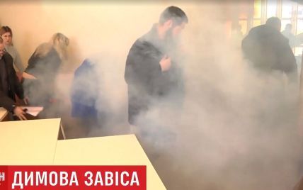 Засідання міськвиконкому Сум зірвали димовою шашкою