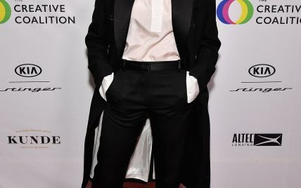 В наряде от Victoria Beckham: Хлоя Морец надела смокинг за 2500 долларов 