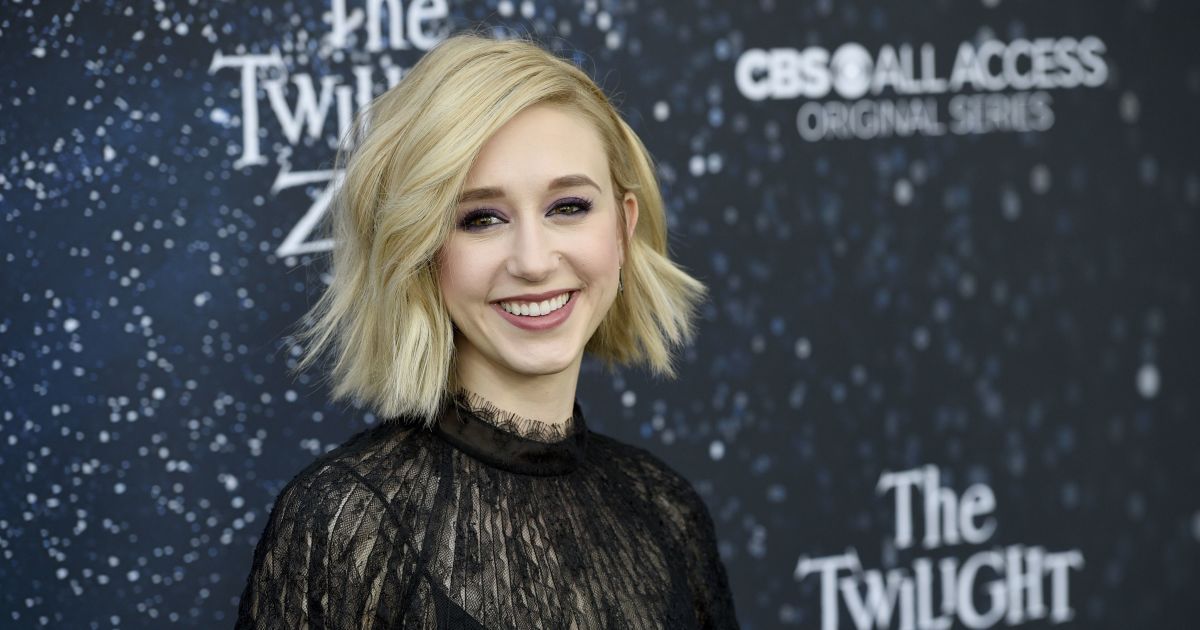 Звезда "Американской истории ужасов" тайно вышла замуж и показала фото со свадьбы