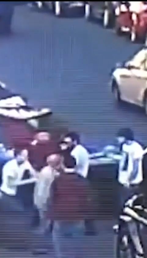 Появилось новое видео избиения депутата Мустафы Найема
