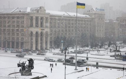 На Київ суне негода: столичних автомобілістів закликали користуватися громадським транспортом