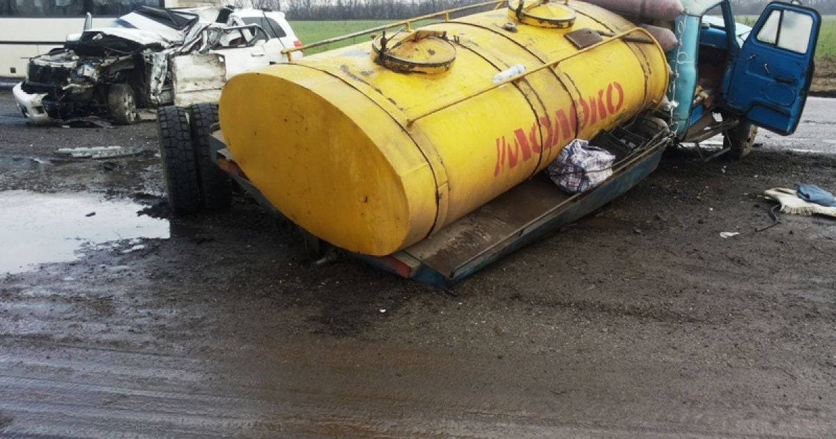 Автівка Кузьми врізалася у молоковоз