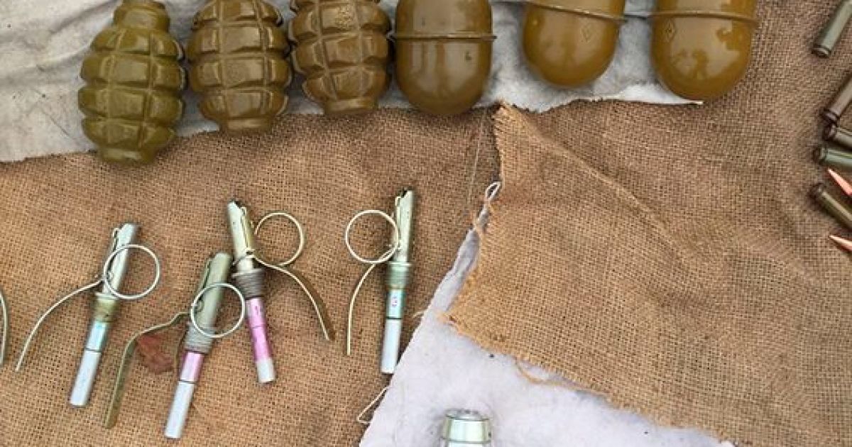 В Днепре в недострое нашли тайник с боеприпасами и гранатометами