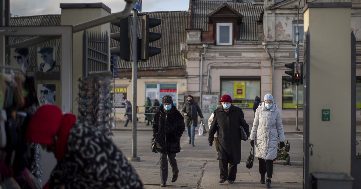 "Червоне" Закарпаття: які карантинні обмеження діють у регіоні