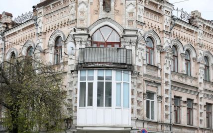 На фасадах історичних будівель у Києві заборонили кондиціонери, утеплення та скління балконів