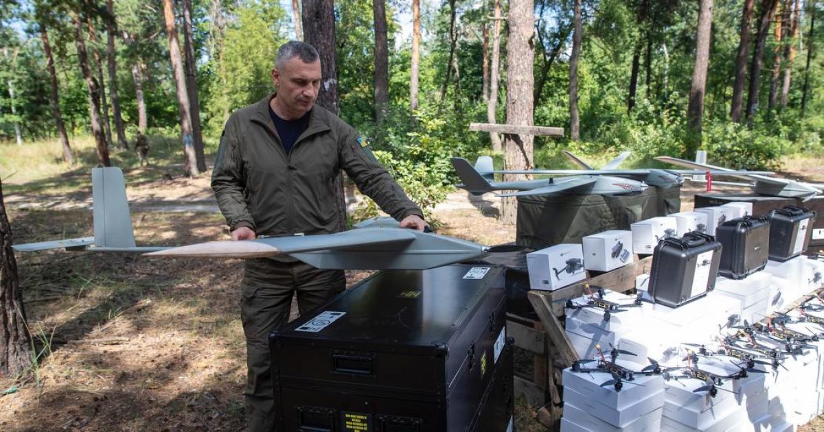 Кличко передав бригаді ТрО від громади Києва 1200 різних дронів та 60 автомобільних систем РЕБ