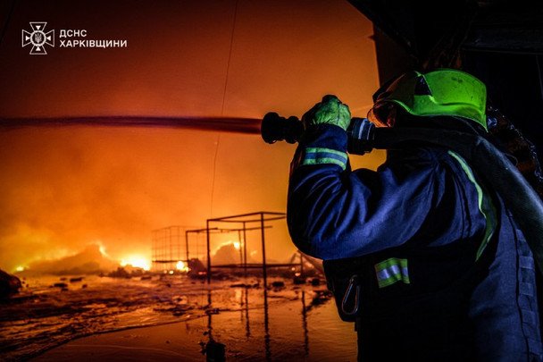 РФ нанесла массированные удары БпЛА по пригороду Харькова / © ГСЧС Украины