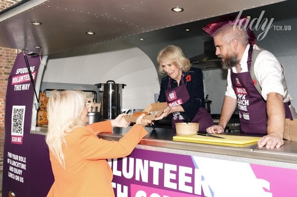 Королева Камілла і Spudman / © Associated Press