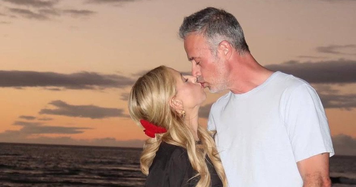 Сара Мішель Геллар із чоловіком