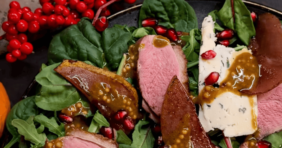 Салат із качиним філе та Дорблю tiktok.com_@dianakovtun27