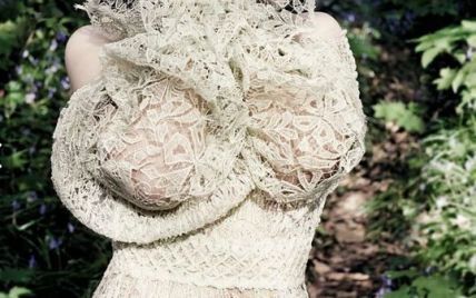 Все так же привлекательна и сексуальна: полуобнаженная Моника Беллуччи на обложке глянца