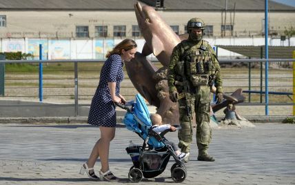 Ищут проукраинских жителей: в Херсонской области россияне переодеваются в украинскую форму