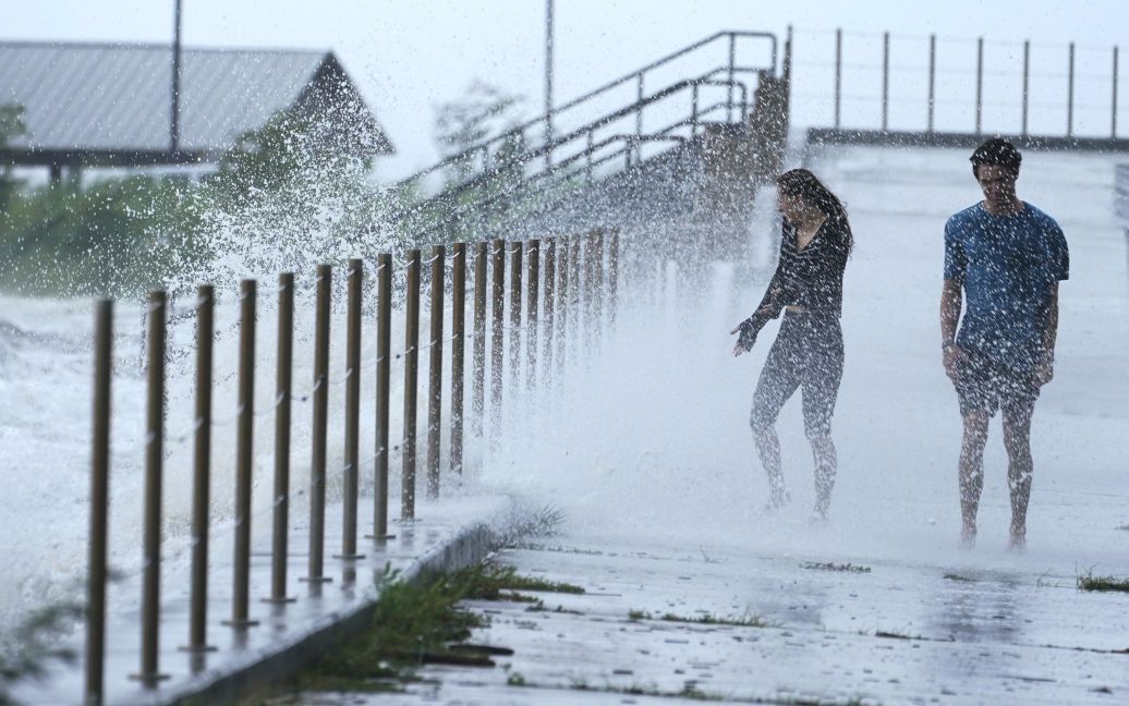 © Associated Press