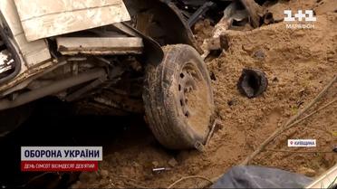 Посреди дороги в огромную пропасть влетела маршрутка! Люди погибли и ранены!