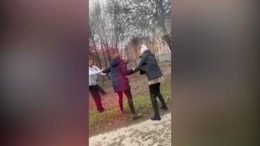 Новости Украины: в Днепре из салона маршрутки силой выгнали женщину, которая пела песню