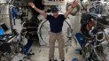 Астронавт Дональд Петтіт показав, як одягнути штани у космосі
