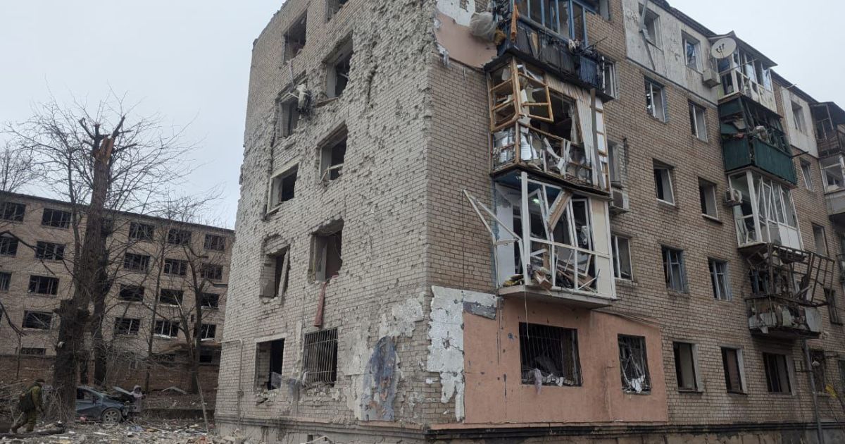 Росіяни вдарили балістикою по житловій забудові у Кривому Розі