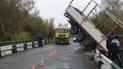 На Полтавщині вантажівка знесла відбійник і злетіла з дороги у річку