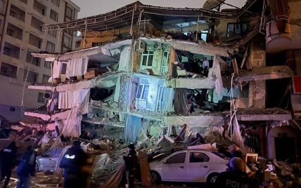 У Туреччині та Сирії стався дуже сильний землетрус: зруйновано будинки, є загиблі