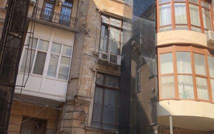 На известном в Одессе "доме с самым длинным балконом" появился частный лифт