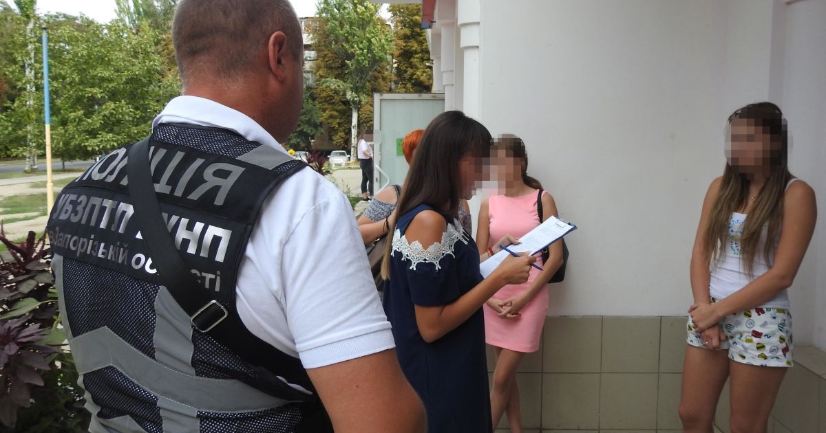 18-летняя жительница Запорожья продавала девушек в сексуальное рабство за границу