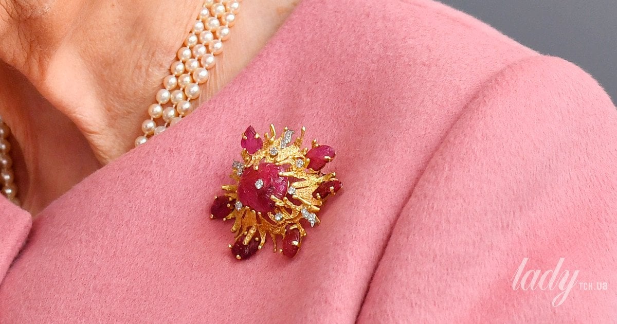 Брошка королеви Єлизавети ІІ