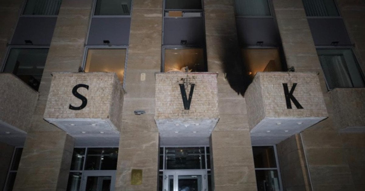 Російський дім у Празі закидали "коктейлями Молотова"