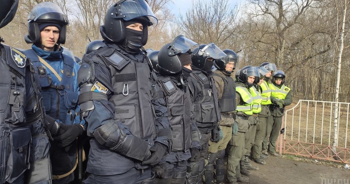 В МВД рассказали о состоянии правоохранителей, которые пострадали во время столкновений в Новых Санжарах