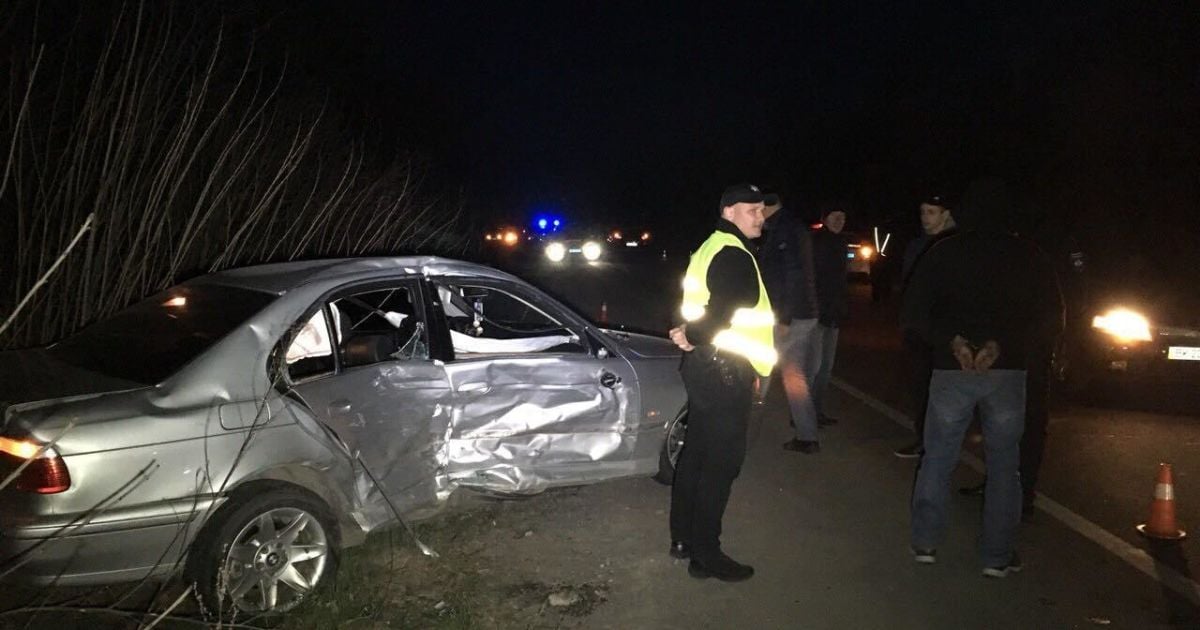 Біля Рівного п'яний водій протаранив автівки копів – двоє постраждалих. Поліцейські застосували зброю
